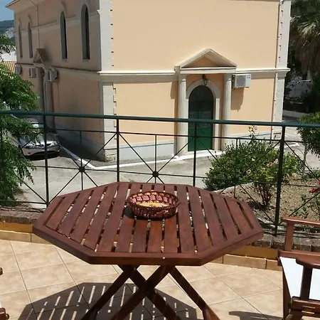Traditional Family House Casa vacanze Agios Georgios Pagon